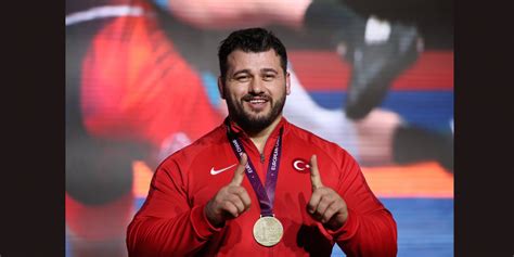 E­r­d­o­ğ­a­n­­d­a­n­ ­m­a­d­a­l­y­a­ ­k­a­z­a­n­a­n­ ­g­ü­r­e­ş­ç­i­l­e­r­e­ ­t­e­b­r­i­k­